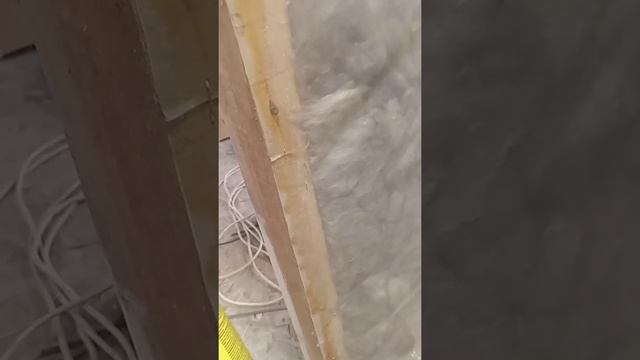 чем приклеить пароизоляцию к деревянным стойкам в каркасном доме