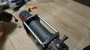 Лебедка электрическая 12V Electric Winch 12000lbs. 5443 кг. Съемный блок управления, стальной трос.