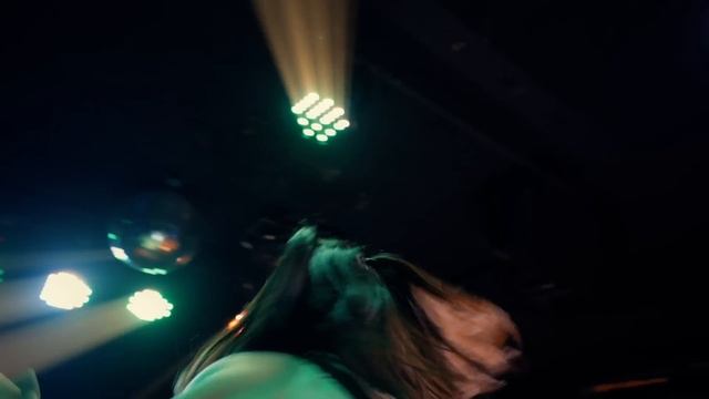 Zombie POV - Maid Rescue fit.ROX 這男人太狠 面對活屍 一次救四個可愛女僕 смотреть онлайн