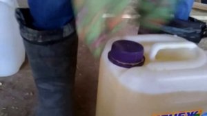 Обрабатываем доску огнебиозащитой Сенеж