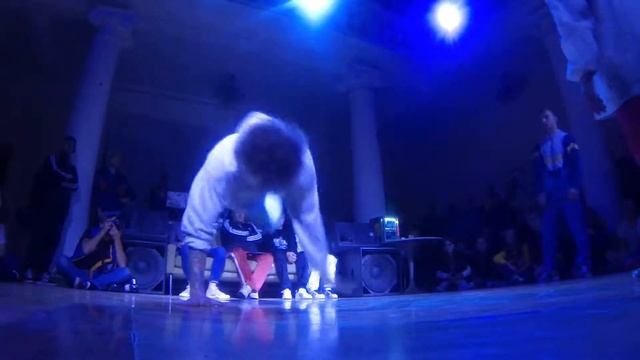 Валерий Андреич vs Брат Справа vs Романский смотреть онлайн