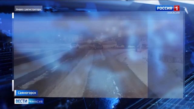 В Саяногорске столкнулись мусоровоз и легковушка смотреть онлайн