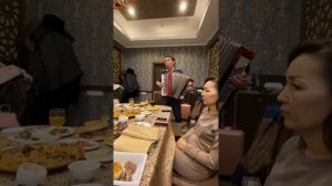 Кубаныч Сатаев жездебиз соонун ырдайт !