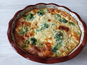 Омлет (запеканка)с брокколи и сосисками