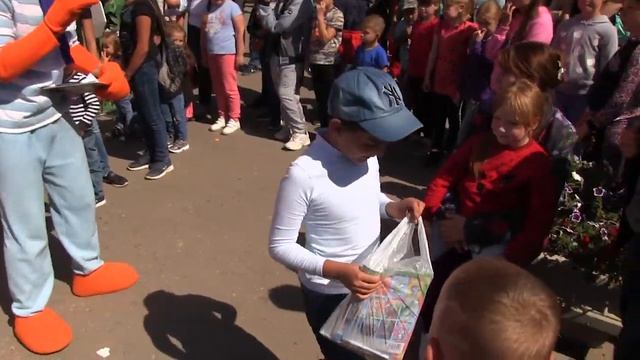 ТК "Солнечный" в День знаний устроил праздник для школьников смотреть онлайн