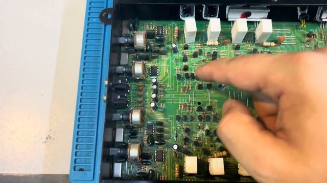 Обзор рабочего места для ремонта автомобильных усилителей смотреть онлайн