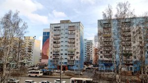 Апрель идёт