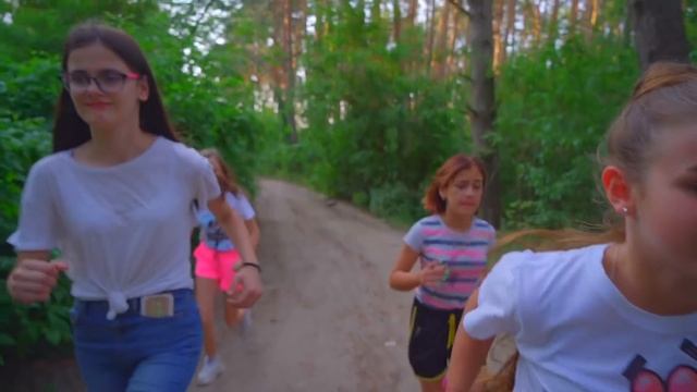 ДЕВОЧКА - МАУГЛИ НАПАЛА НА НАС!! смотреть онлайн