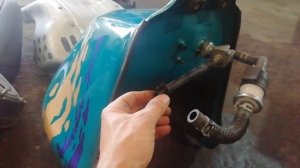 Хонда африка твин 750 1993 замена топливного фильтра, не сломайте кранчик при сьеме бака??