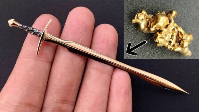 I turn gold nugget into a mini sword - small sword making смотреть онлайн