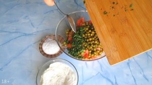 Моментальный салат из помидоров и горошка | Рецепты