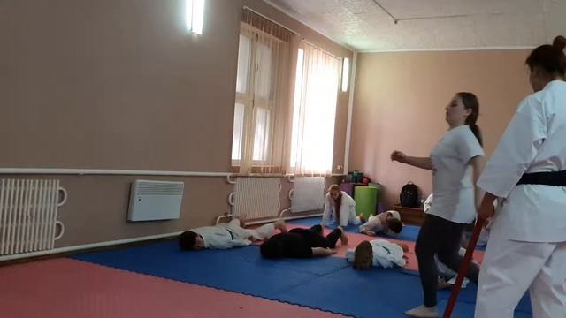 Отработка защиты с палками. Тренировка карате