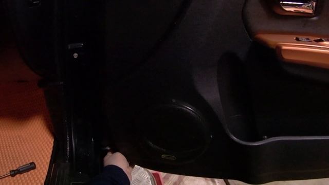 Как правильно сорвать дверную карту Hover, что бы не повредить её и клипсы. смотреть онлайн