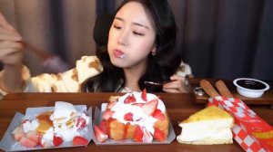 크림 폭포?이디야 생딸기 팬 케이크 & 크림치즈 와플 먹방 ASMR Mukbang Korean 디저트ㅣDessert Strawberry Cake Waffle