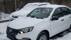 Лада Гранта 2021 — цена седана в комплектации Standart. Фото российской модели компании АвтоВАЗ.