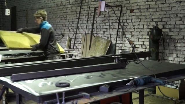 Изготовление металлической двери: утепление коробки
