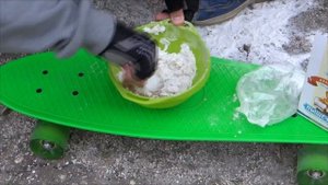 ЧТо будет если смешать крахмал и клей?