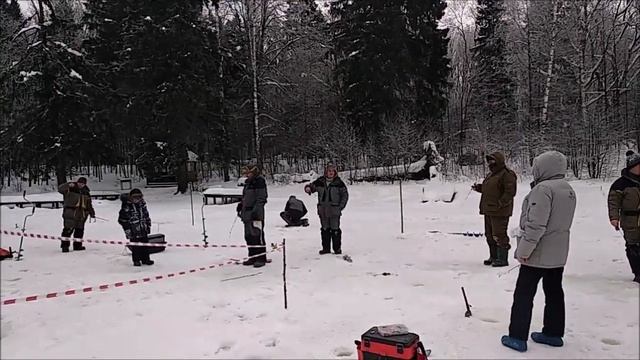 Высокая активность форели до запуска. Верхний пруд. Клёвое место Лосиный остров. смотреть онлайн