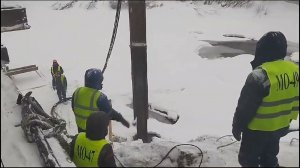 Трясун забивает сваи! Driving piles for bridge construction