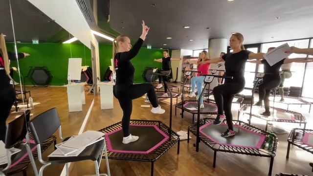 2 трек. Разминка. Jumping Fitness Фитнес на батутах Сургут Фитнес-клуб Ufit