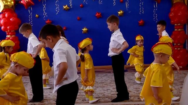 Поздравление малышей на выпускном утреннике (Видео Валерии Вержаковой)