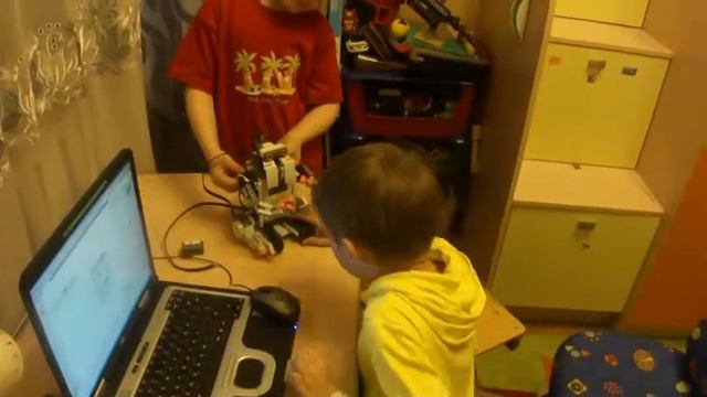 Робототехники-новички: Мызниковы Яромир и Арсений, 1 класс. С чего начинаются роботы?2. смотреть онлайн