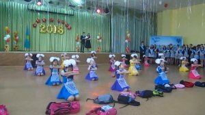 "Мы маленькие дети". Последний звонок. Подарок выпускникам.