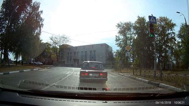 Можно ли ехать на зеленый сигнал светофора, или я чего то не знаю. смотреть онлайн