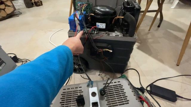 Переделка автохолодильника Alpicool ENX42 42 смотреть онлайн