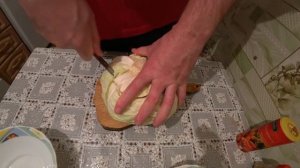 Курица в духовке. Готовим курицу в капусте в гнезде