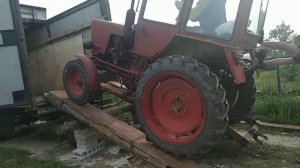 Т-25 заезжает в Газель