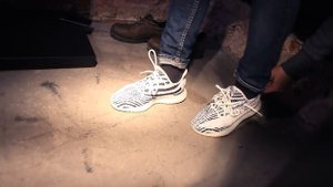 Unboxing и обзор кроссовок adidas Yeezy Boost 350 V2 Zebra