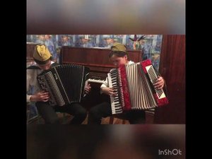 Дети играют на аккордеонах