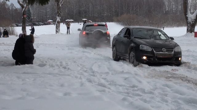 RAV4 спасает Jett-у из снежного плена смотреть онлайн