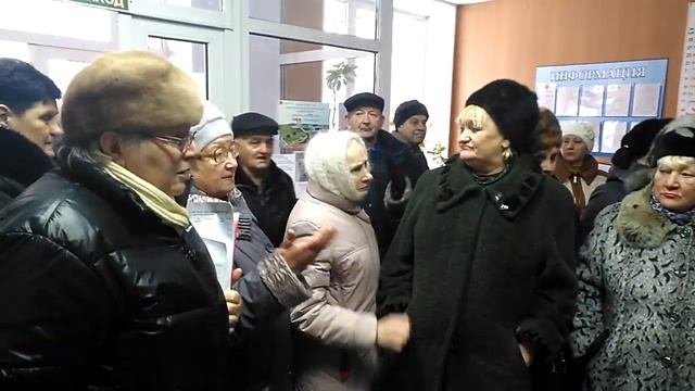 Заместитель главного врача Татьяна Долгова уверяет пациентов, что поликлиника будет работать смотреть онлайн