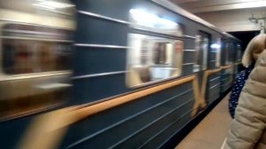Прибытие поезда 81-717 5м на станцию тёплый стан московское метро