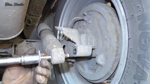 Замена заднего амортизатора Renault Kangoo