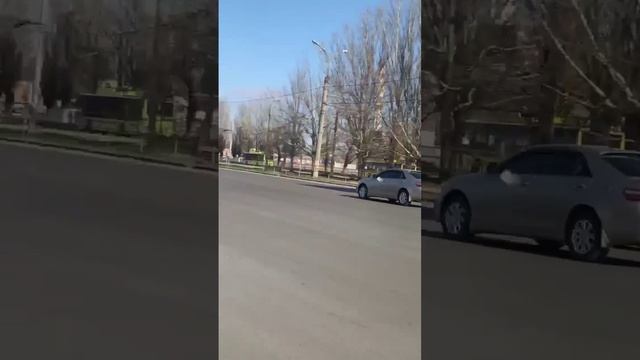 Херсон РФ бронетехника перед въездом в город.mp4