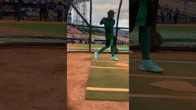 Jurickson Profar practicando para el juego de hoy