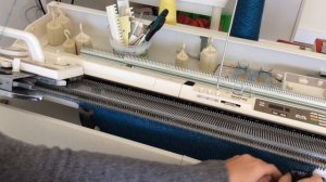 Полый шнур (двойная кромочная) на вязальной машине.