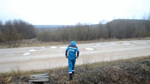 ПОКИНУТЫЙ людьми поселок ВАЛАЙ. Волк на дороге. ЗАБРОШЕННАЯ колония в поселке ВИЖАЙ. смотреть онлайн