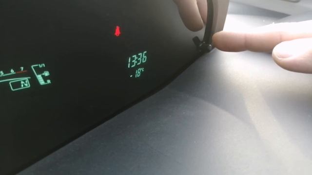 Тойота Ярис настройка часов How to set the clock in Toyota смотреть онлайн