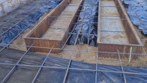 Армируем фундамент ,пол и заезд за одну заливку бетоном .