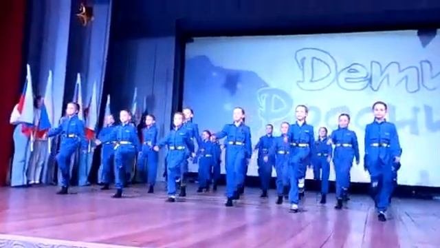 Танец под финал песня *Россия* Ужур РДК
