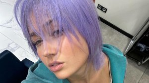 «Какой срам! И это на глазах бабушки»: Клава Кока в мини-платье оголила свои манкие полушария груди