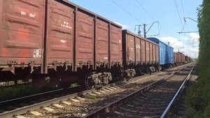 "Зелень!" Электровоз ВЛ80С-2000 с грузовым поездом