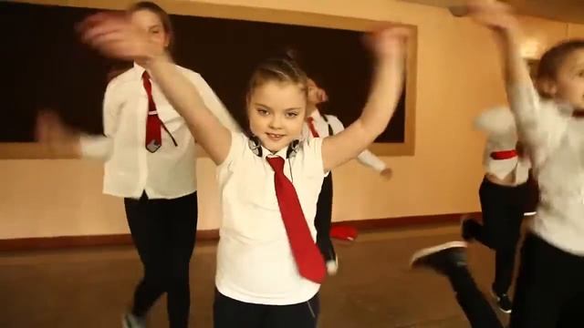 Самый лучший танец,в школу,или просто//The Masha Cutie смотреть онлайн