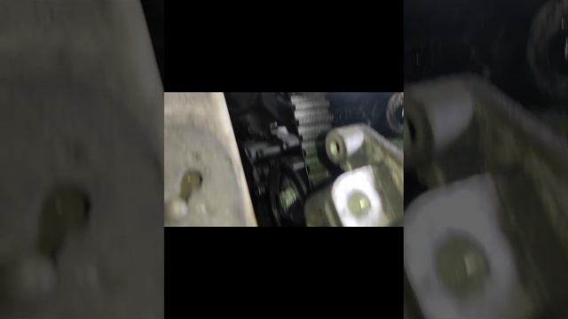 changer courroie de distribution sur Renault Trafic - Master 2.5 DCI смотреть онлайн