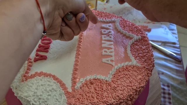 КАК УКРАСИТЬ ТОРТ ДЛЯ МАЛЬЧИКА И ДЛЯ ДЕВОЧЕК БЛИЗНЯШЕК. У МАМЫ ГАЛИ НА КУХНЕ смотреть онлайн