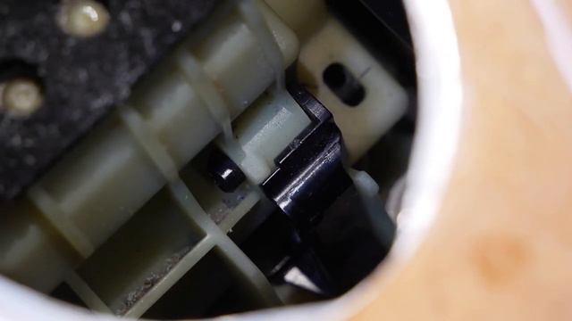 How To Shift your Transmission to Neutral without the key on a W211 Mercedes E Class смотреть онлайн